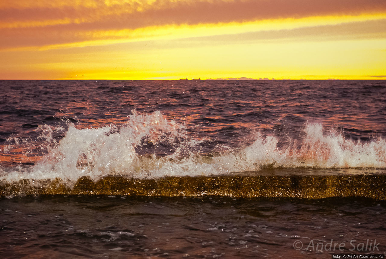 Сквозь волну Рига, Латвия