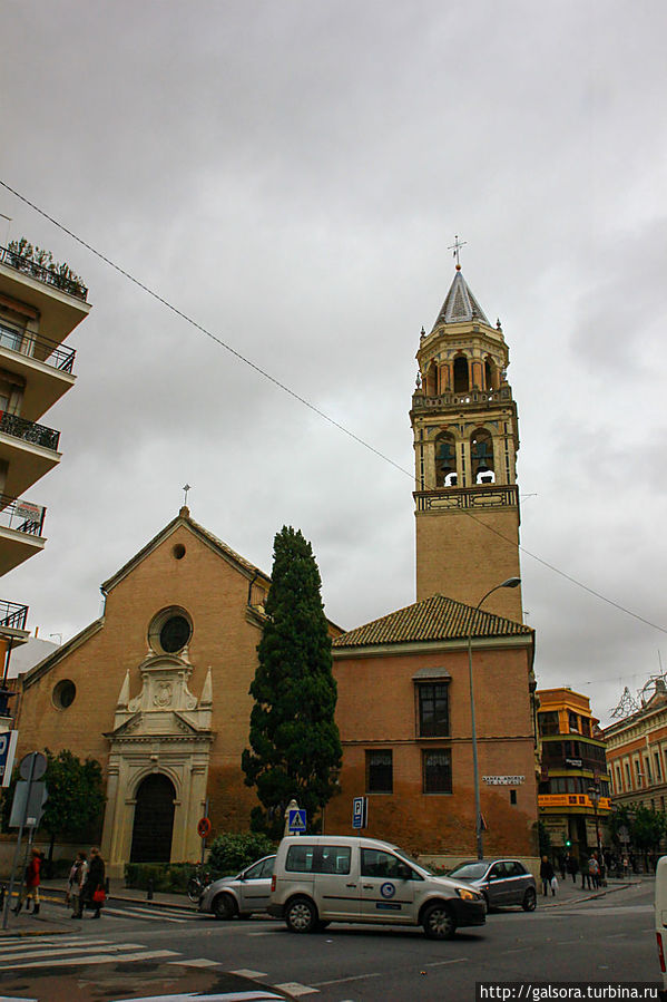 Пасмурный день в солнечной Севильи Севилья, Испания