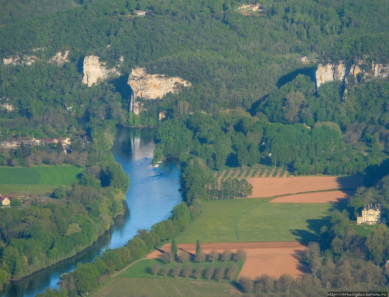 На воздушном шаре за Буренкой Бенак-э-Казнак, Франция