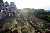 Вид сверху со стен храма Пном-Бакенг. Фото из интернета