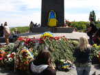 Цветы у Монумента Славы