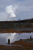 Вид на завод в отражении местных вод.