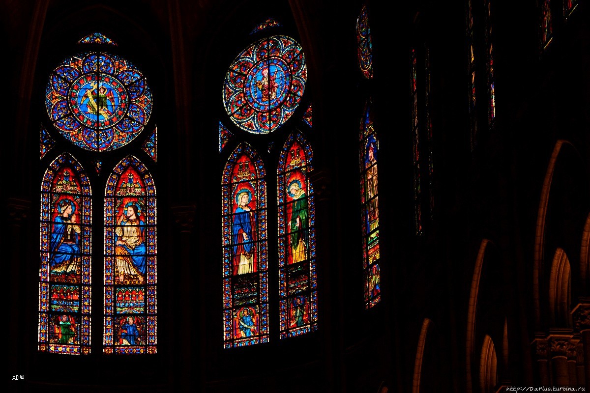 сент шапель витражи. витраж париж. базилика сакре кер внутри витражи. витраж париж. базилика города ассиза витражи.