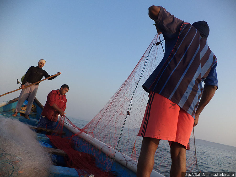 Рассвет с рыбаками Арамболь, Индия