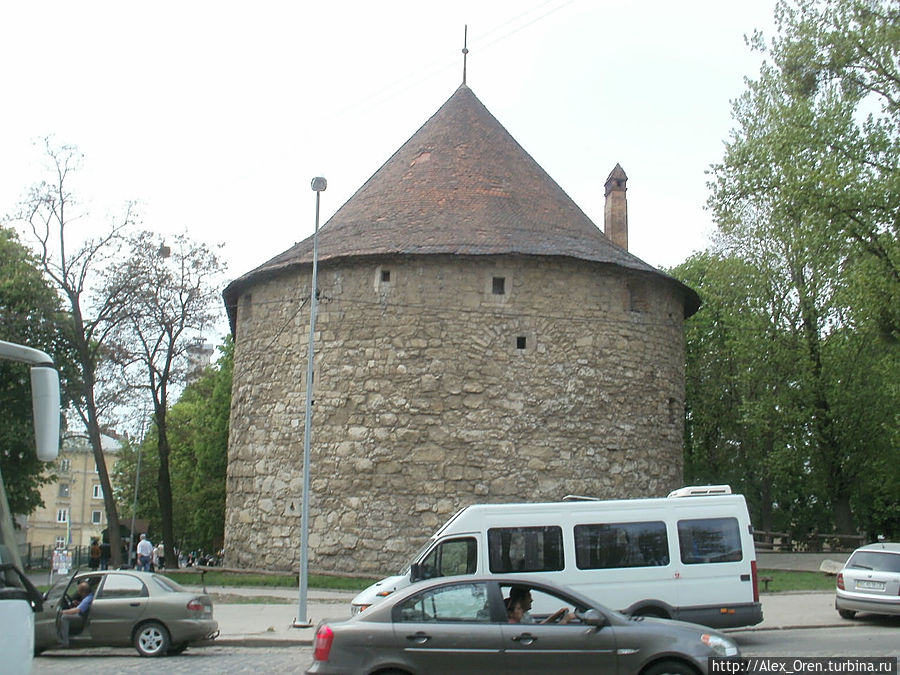 Пороховая башня (1556 год) — пример оборонного зодчества эпохи Возрождения. Львов, Украина
