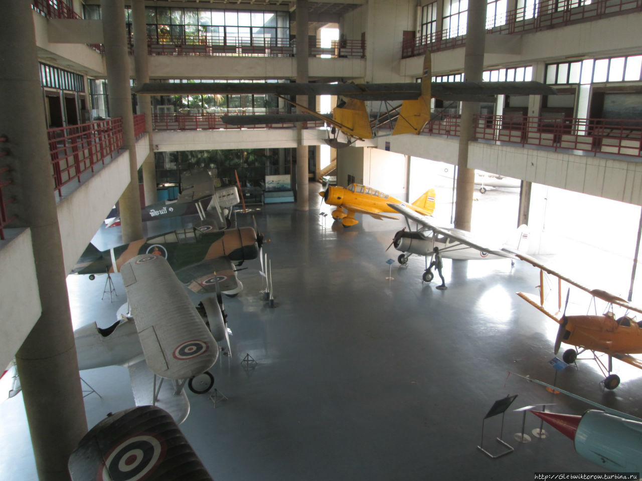 Павильон с самолетами — часть музей ВВС Таиланда Бангкок, Таиланд