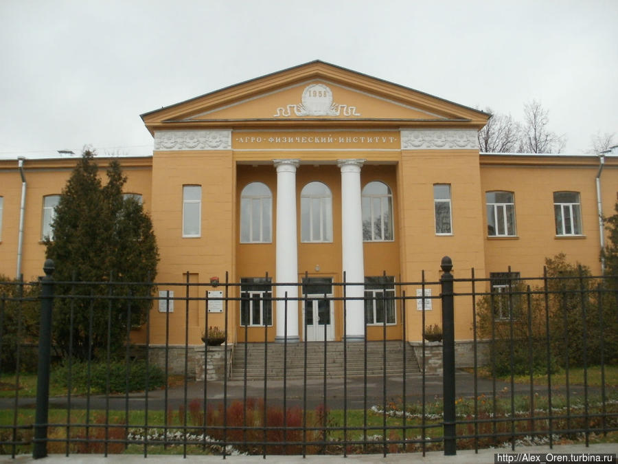 Здание Агро-физического института построено в 1958. Санкт-Петербург, Россия