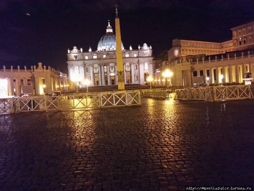 Базилика Сан Пьетро в свете ночных фонарей Ватикан (столица), Ватикан