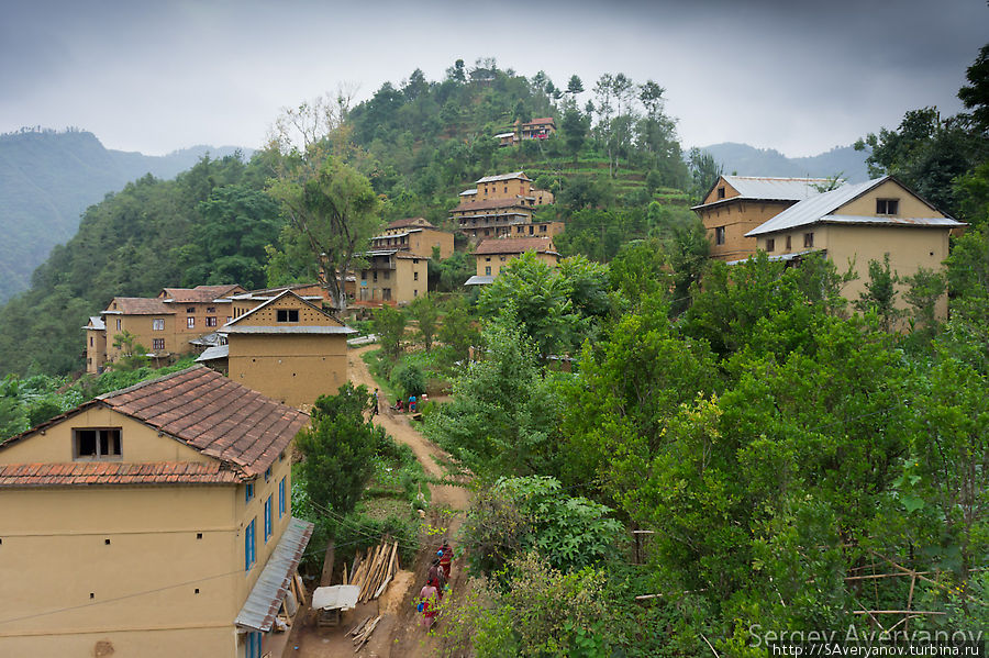 Деревня и вид на холм с отелем Baltali Village Resort Панаути, Непал