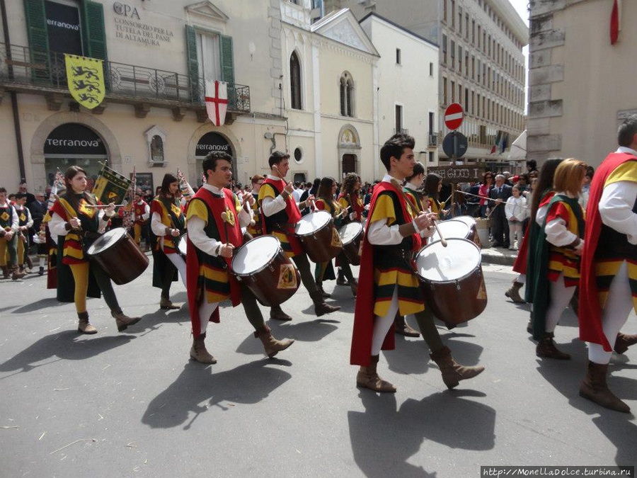 Альтамура — праздник Федерикус 25-28 апреля 2013 Альтамура, Италия