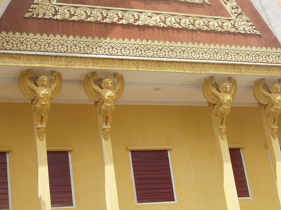 Пномпень. Королевский Дворец и Серебряная пагода
