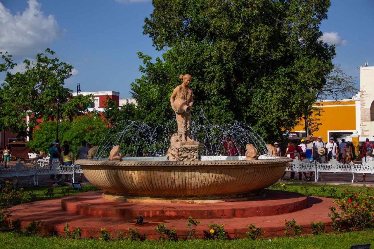 Вальядолид. Парк Росадо с фонтаном «La Mestiza» Вальядолид, Мексика
