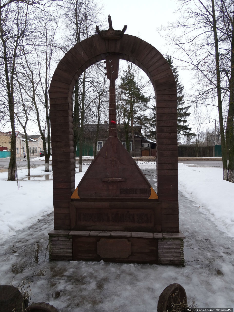Памятник балалайке / monument to the balalaika