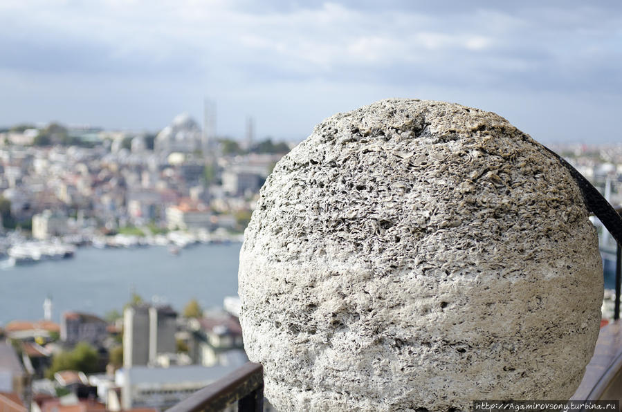 Вид с Галатской башни изумителен, только нужно напраться терпения и ждать погоды. Стамбул, Турция