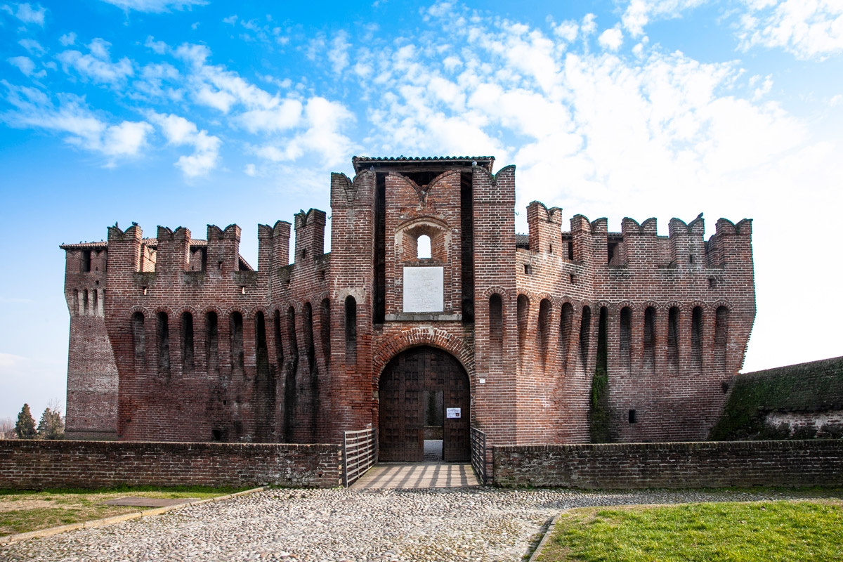 Крепость Рокка Сфорцеска ди Сончино Сончино, Италия
