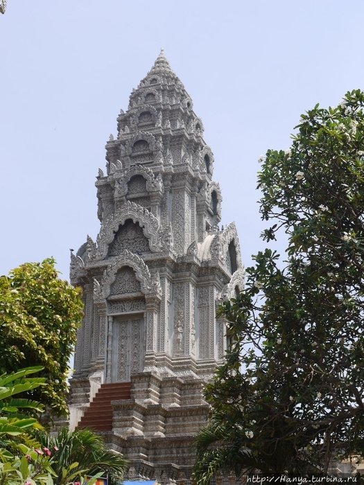 Ват Оуналом (Wat Ounalom). Фото из интернета