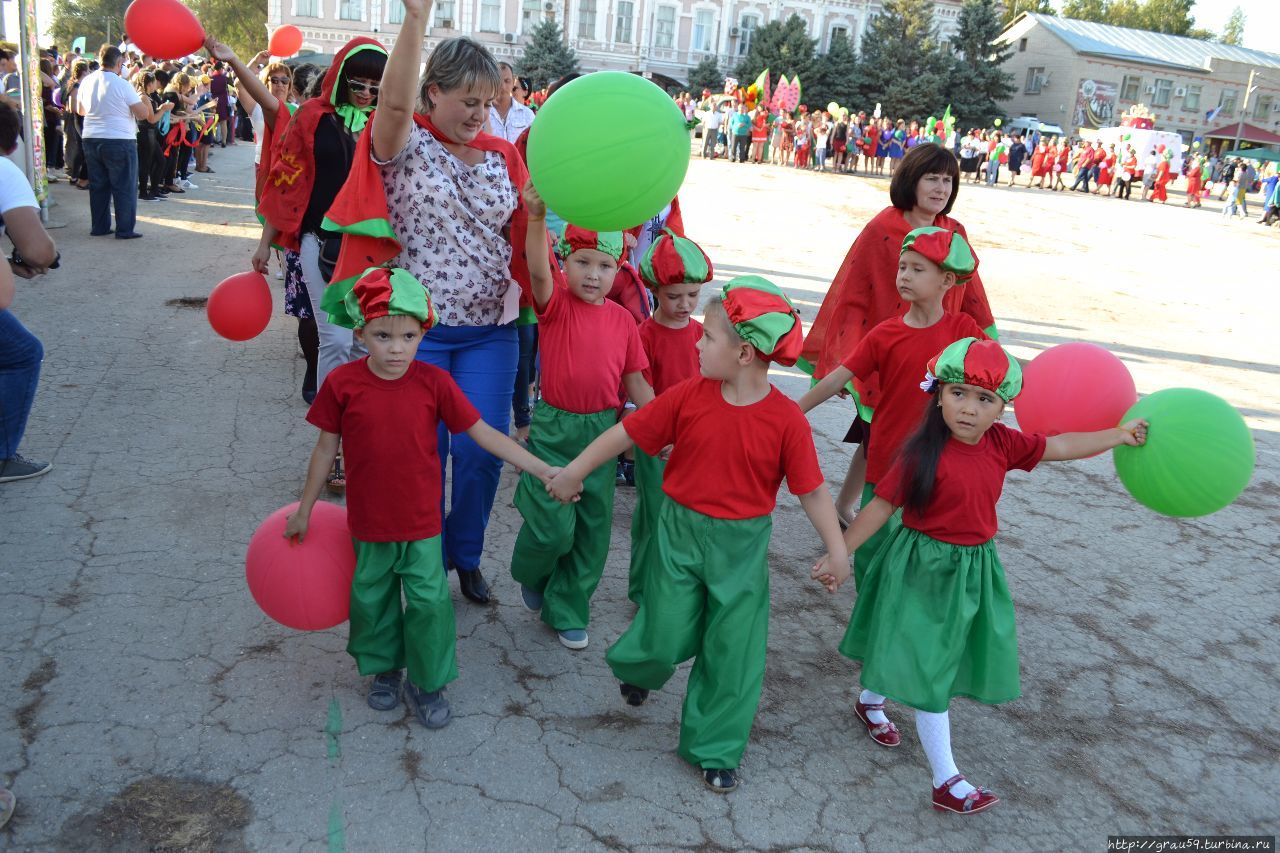 Парад-карнавал Арбузного фестиваля Ровное, Россия
