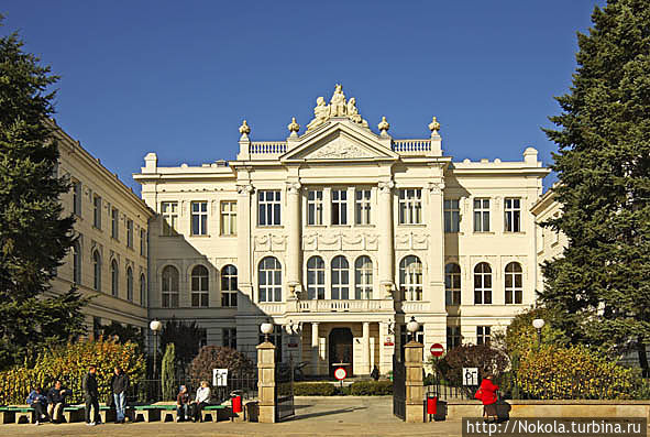 Здание суда Пётркув-Трыбунальски, Польша