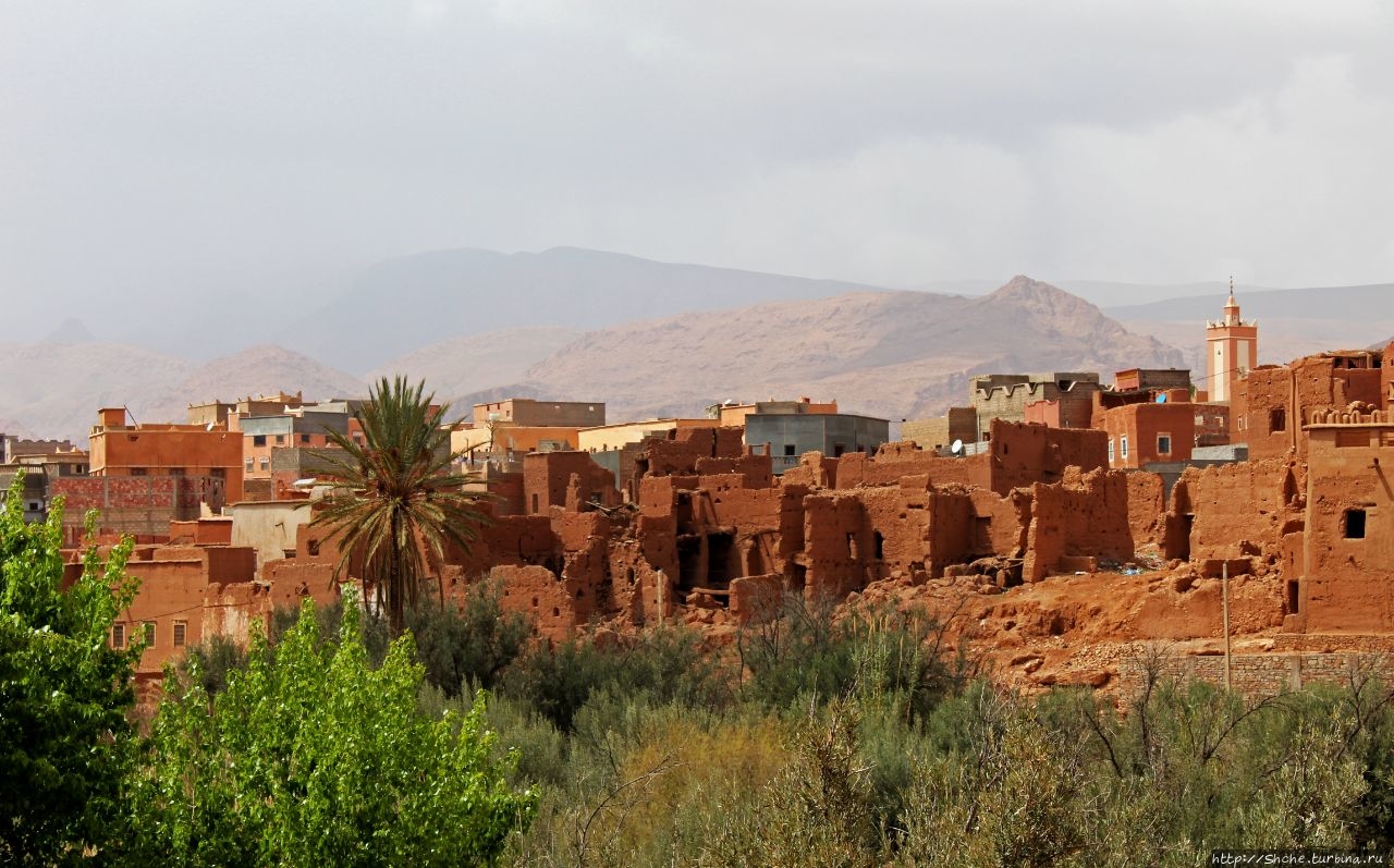 Красный город Тингир, центр крупнейшего оазиса Марокко Тингир, Марокко