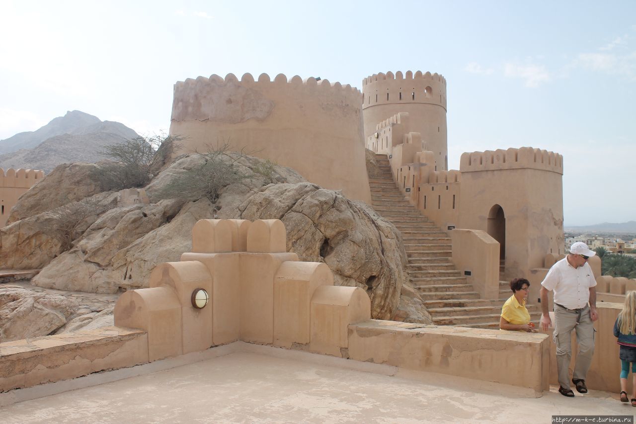 Мощная крепость Нахаль. Возможность примерить и попробовать Оман