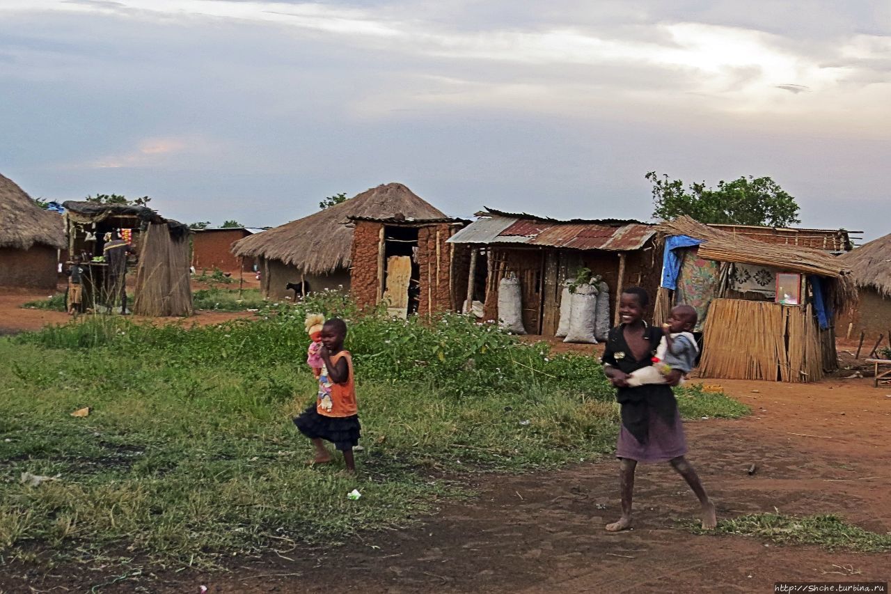 Деревня  Rwamahungu. Так живет 70% населения Уганды Рвамахунгу, Уганда
