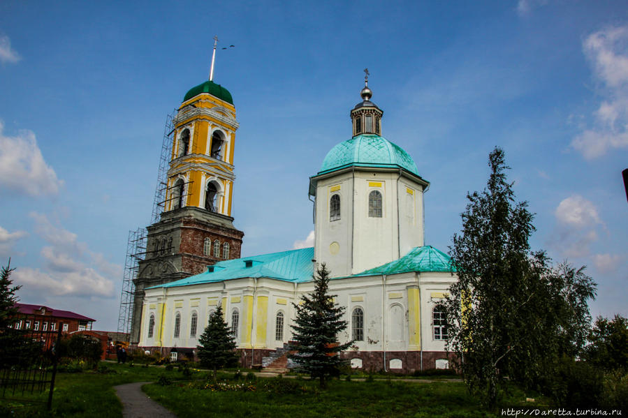 Николо-Берёзовка. Из руин Нико́ло-Берёзовка, Россия