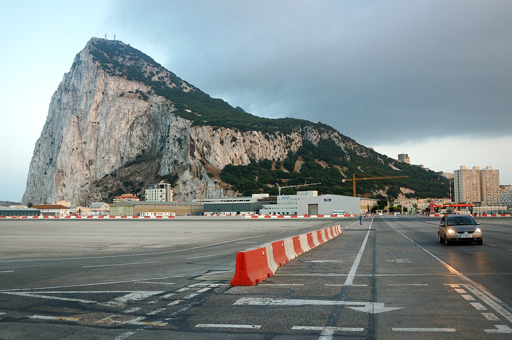 не определённо личны епрделожения. форт гибралтар. гибралтар. был конец ноября до самого гибралтара. текст ранняя осень.