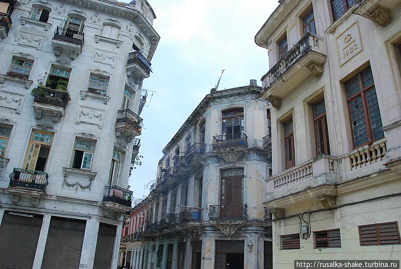 Площадь Революции в дожде Гавана, Куба