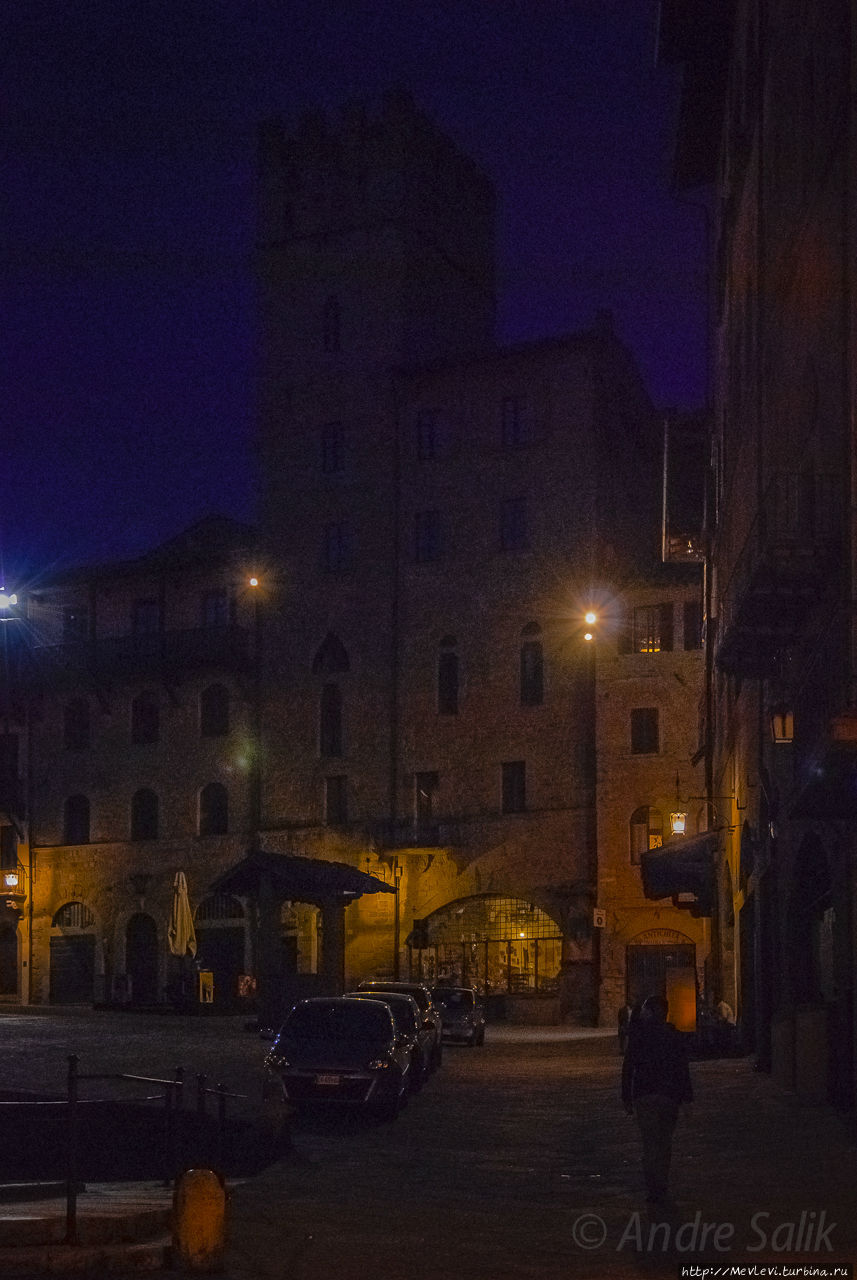 Улица, Тоскана, ночь Ареццо, Италия