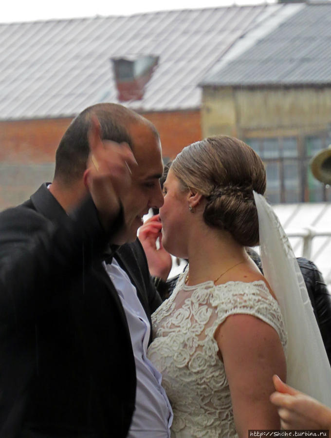 Люблю рассматривать чужих невест. Кутаиси, танец под дождем Кутаиси, Грузия