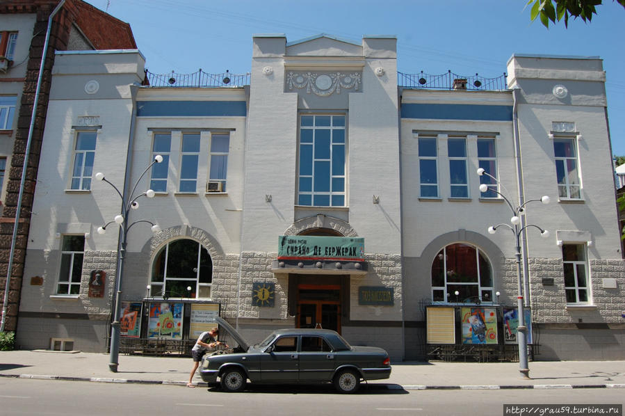 Фотография сделана до пожара 2 октября 2012 года. Сейчас здание восстанавливается, а театр работает в новом здании. Саратов, Россия