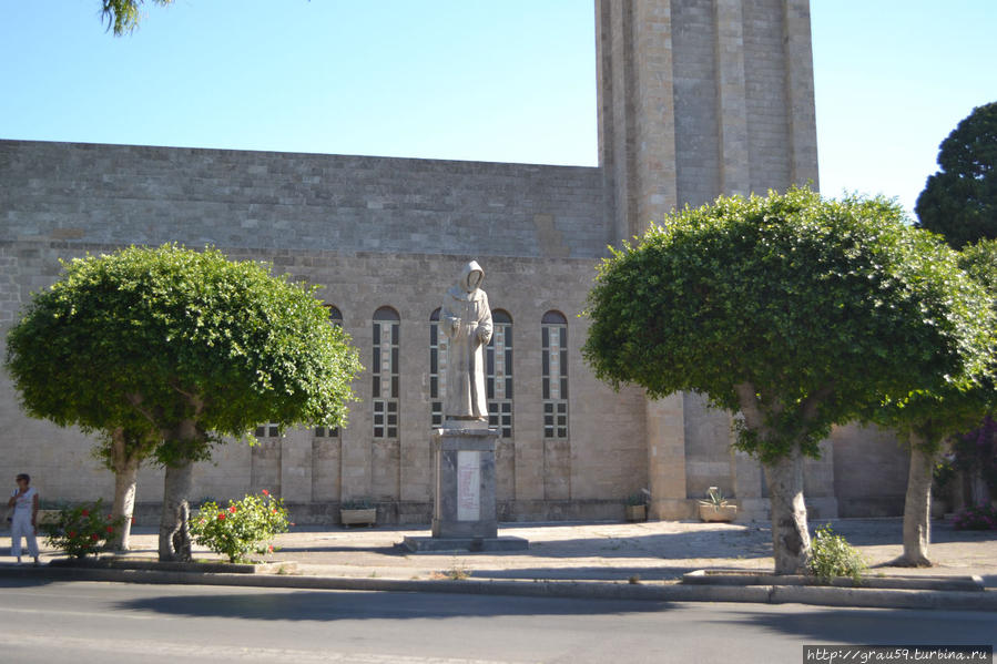 Памятник святому Франциску Родос, остров Родос, Греция