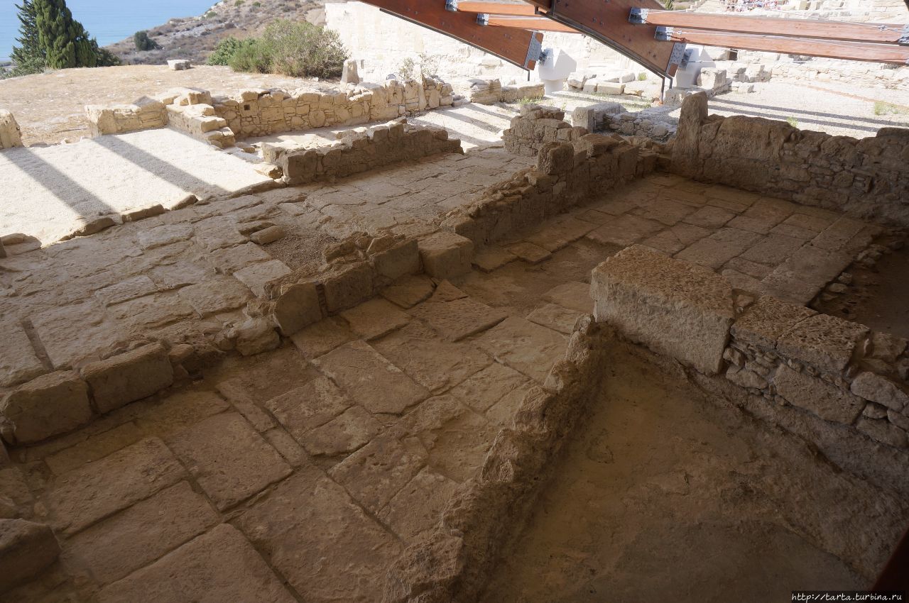 Руины древнего города на скалистом утесе Античный город Курион, Акротири и Декелия