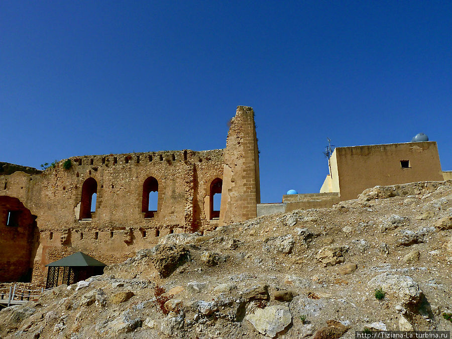 Руины замка семьи Луна Шакка, Италия