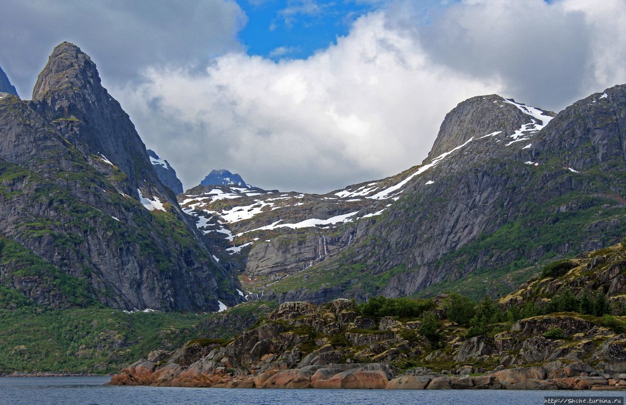 острова Улвойя и Бракойя Пролив Рафтсуннет, Норвегия