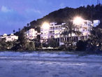 Корпус 1 отеля (вид с пляжа)