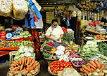 * Ассортимент на городском рынке радует и глаз и желудок. Это — овощной отдел