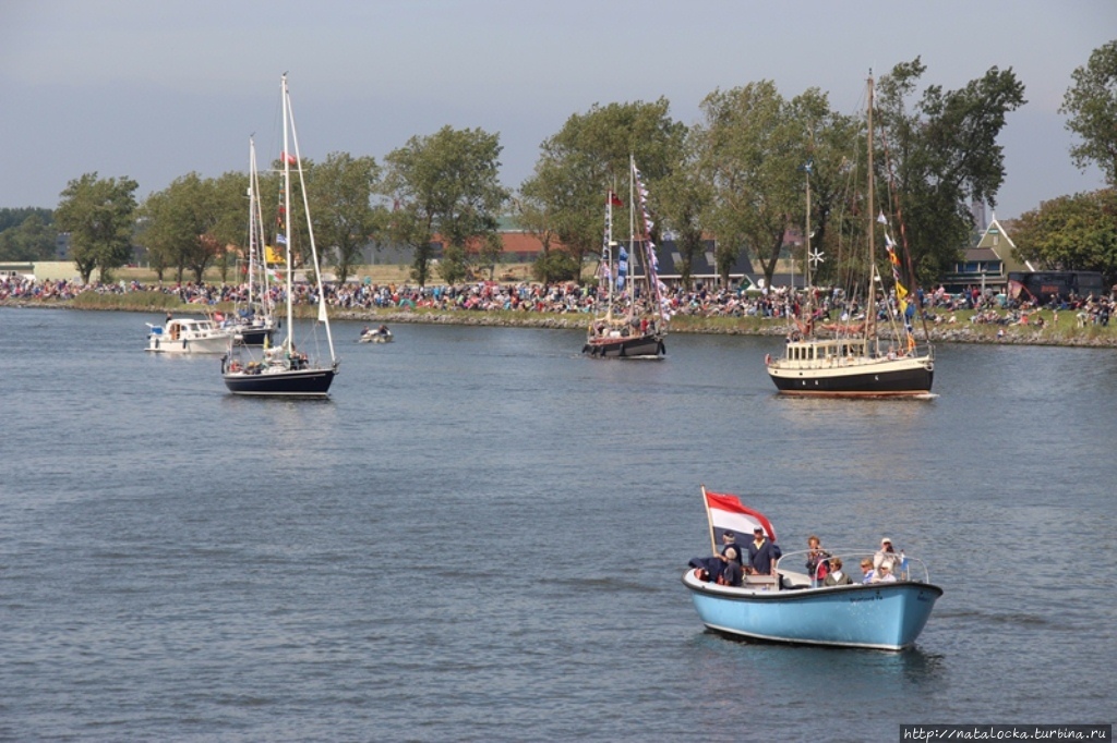 Парад кораблей в Амстердаме. 