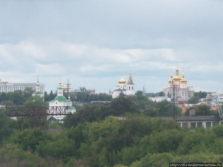 Прогулка по набережной Туры в середине лета Тюмень, Россия