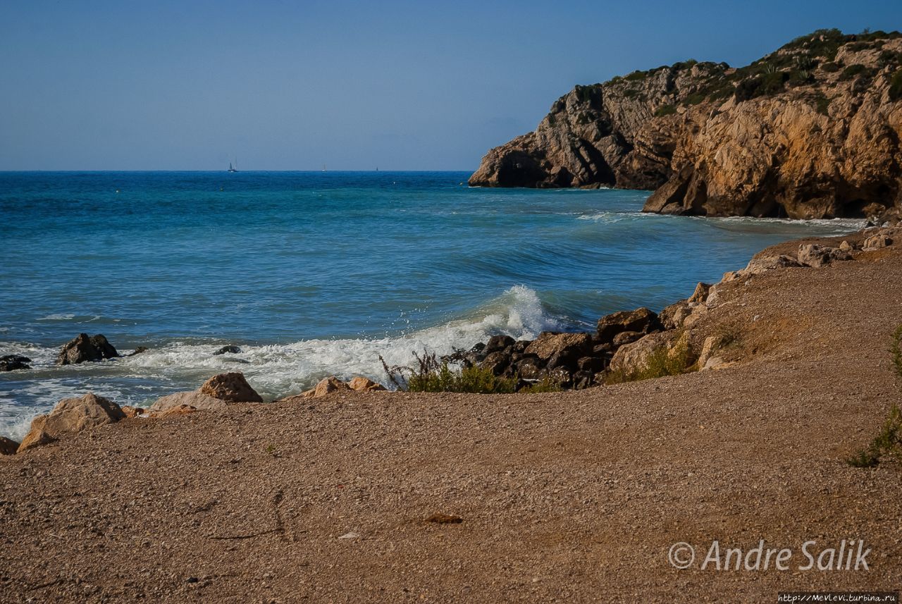 Прибой на Средиземном Ситжес, Испания