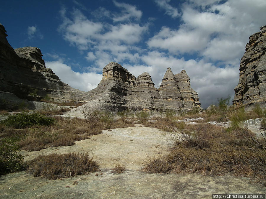 горная местность в районе Исалу Мадагаскар