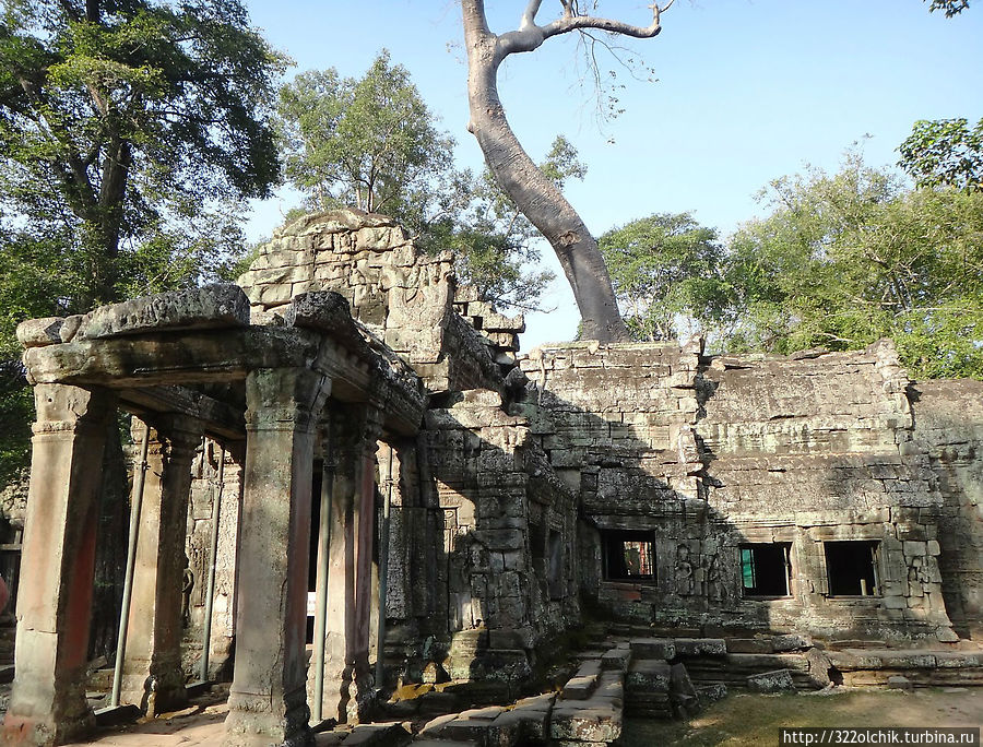 Храмовые комплексы Ангкор-Ват, Бенг Миле и Кох Кер Ангкор (столица государства кхмеров), Камбоджа