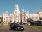 площадь Сибелес (Plaza de Cibeles) и одноименный дворец.
