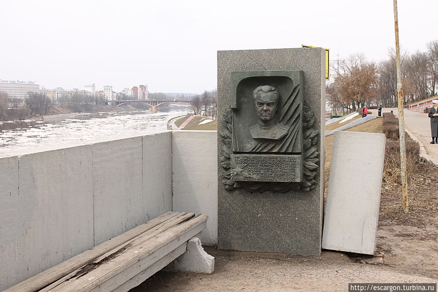 В честь Блохина Ф.Т. мост называется из-за того, что он был спасен этим человеком в конце войны (разминирован). Витебск, Беларусь