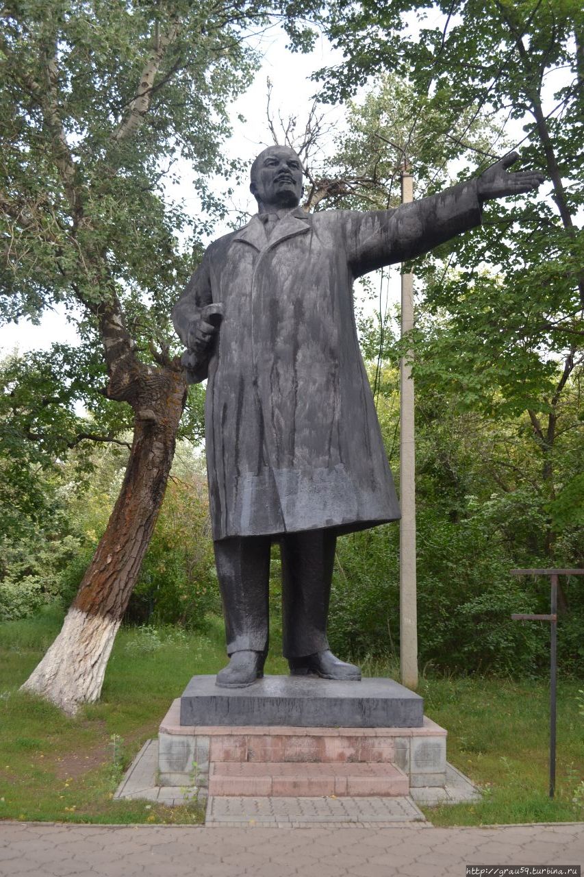 В каком городе установлен памятник уральском