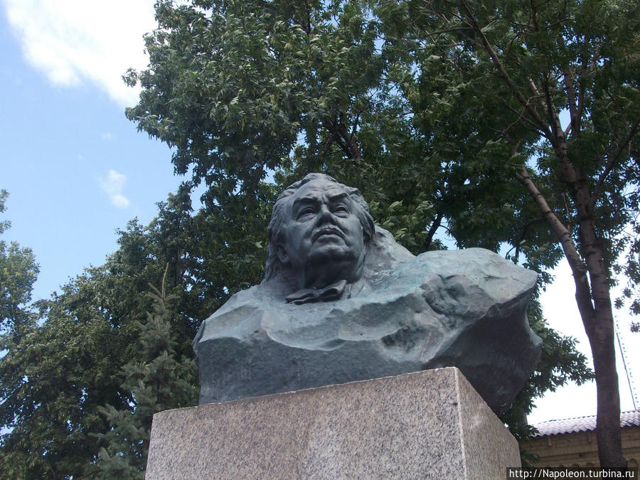 Бюст Александра Герасимова