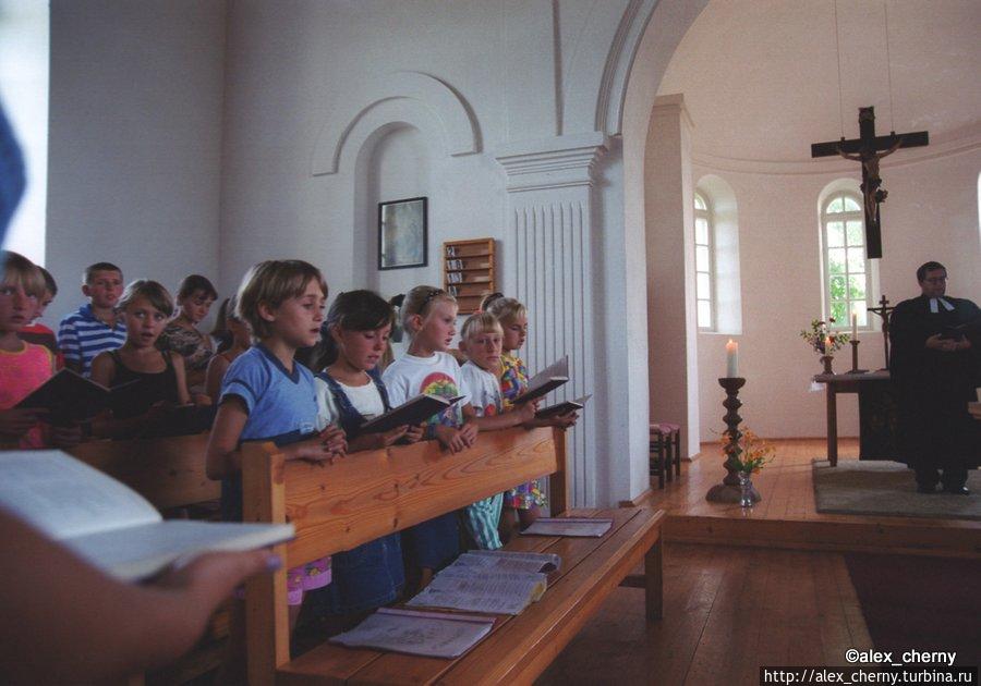 Лютеранская церковь — минимум украшений, строгая служба