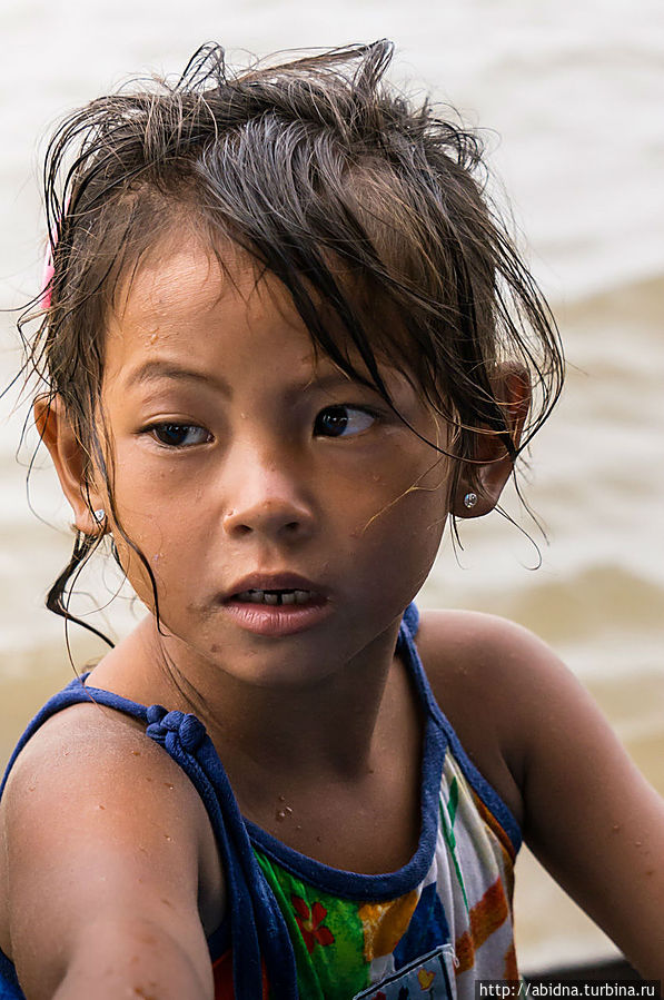 Девочка-попрошайка Камбоджа
