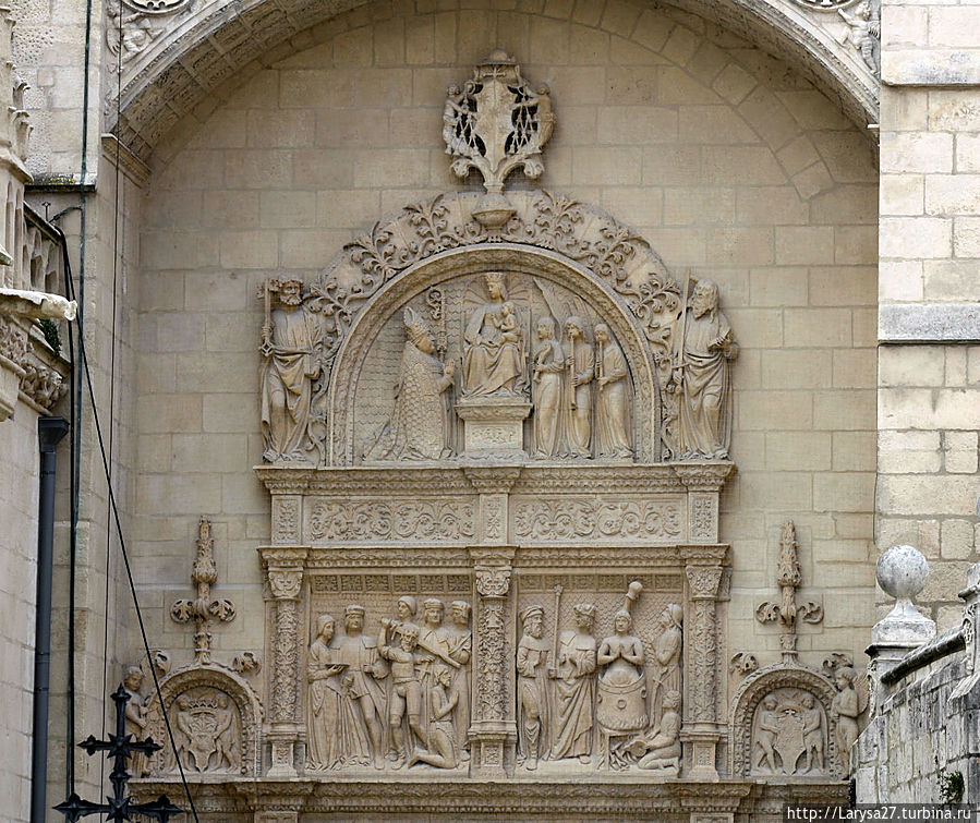 Северный фасад. Портал Пеллехерия создан в 1516 г. Франсиско де Колония. Бургос, Испания