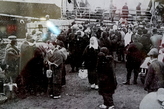 Японское  население  в  порту  Невельска  (Хонто)  перед посадкой  на  пароход.